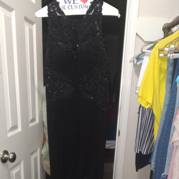 Long Black Prom dress with long open side split on The side NO FLAWS & WORN ONCE - Picture 4 of 4